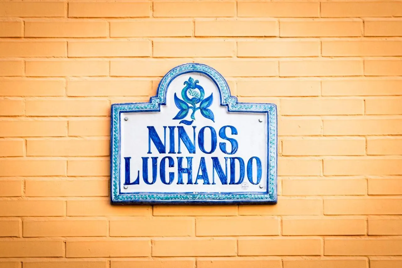 Ninos Luchando Granada Apartamento